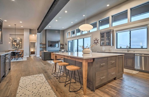 Manson House | Lavish Lake Chelan Escape: Pool & Panoramic Views