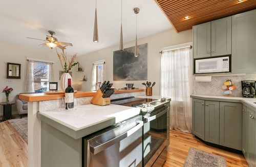 Martinez Park House | Lavish Retreat in Old Town - Walk Everywhere!