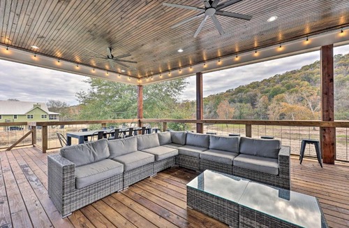 Glenwood House | Lavish Riverfront Escape w/Gas Grill!
