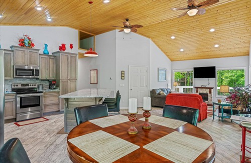 Jasper House | Lazy Daze - Located conveniently near Duncan Bridge Marina