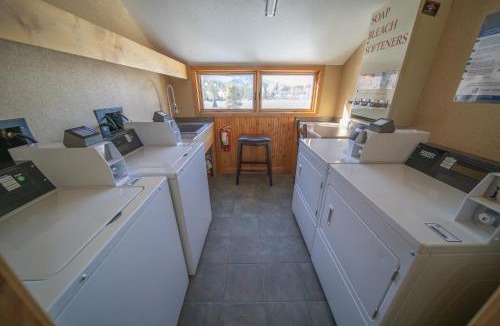 Lakeside Village House | Lenawee 1728 by SummitCove Lodging in Colorado