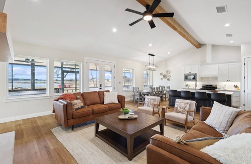 Graford House | Life's A Hoot | Dock and Hot Tub! Close to Rocker B.
