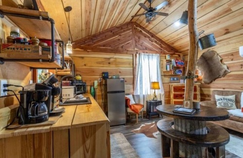 Caddo Gap Cabin | Lil' Rustic, Couples Only, Nearby Waterfalls, ATV Friendly, Hot Tub, Hiking.
