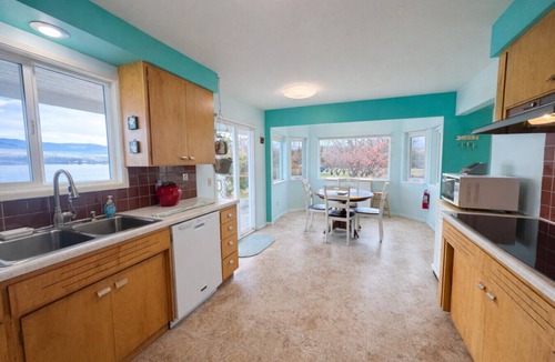 Oroville House | Linger Longer Lakeside