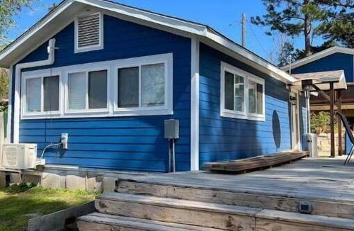 Mineola Cabin | Little Blue Cabin by Lake Holbrook
