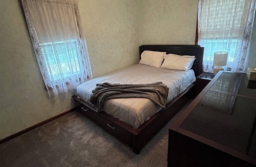 Osborne County Other | Little House Inn - Charming 4-bedroom farmhouse with AC, WiFi near Tipton