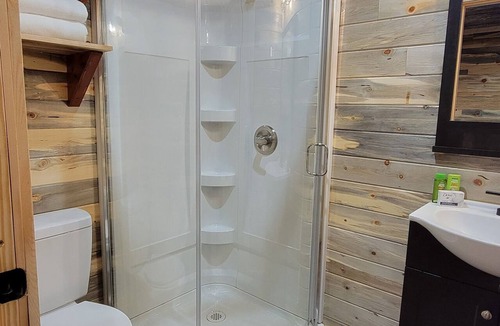 Board Camp Cabin | Little Wolf Cabins/The Lofted Cabin close to WPG West Trailheads