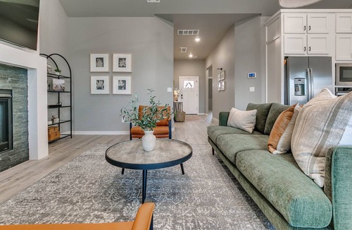 Edmond House | Live Like a Local in Luxurious Comfort!