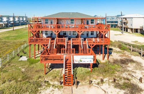 Surfside Beach House | Livin' The Dream Beachfront & Center!