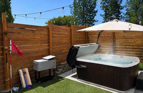 Oroville House | Livingston Cottage Hot Tub Fenced Yard Views