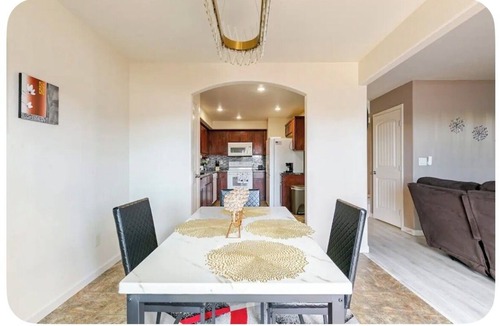 Cheyenne House | LJA Villa. 4BR Family-Friendly Townhome with Yard, AC & Coffee