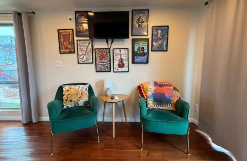Medicine Park House | LM Wildlife Rooftop Suite-hiking-Slps 4 w queen bed