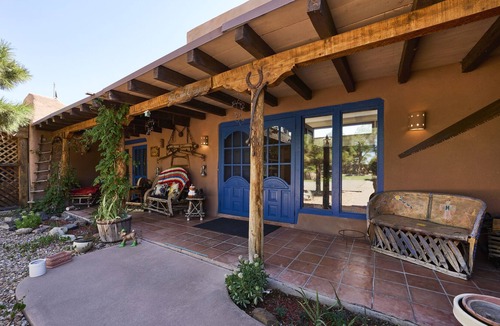 Alamedan Valley Bed & Breakfast | Loba Luna Bed & Breakfast - Charming Albuquerque B&B - Caballero Rojo