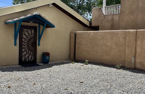 West Old Town House | Located within in Old Town Albuquerque Walking Distance to shops and museums