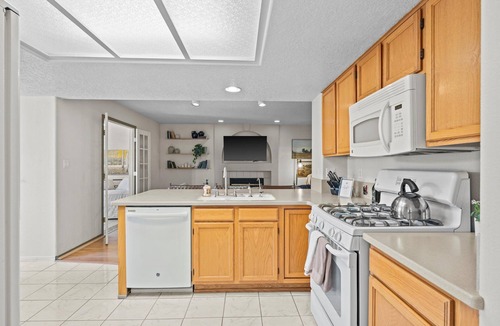 Northeast Heights House | Location! Location! Amazing *Hidden Gem* -NE Heights! Family and pet friendly 🐶