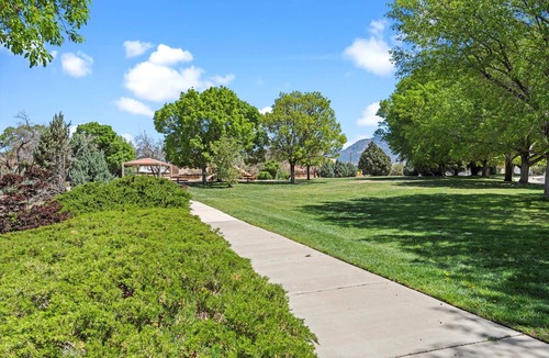 Northeast Heights House | Location! Location! Amazing *Hidden Gem* -NE Heights! Family and pet friendly 🐶