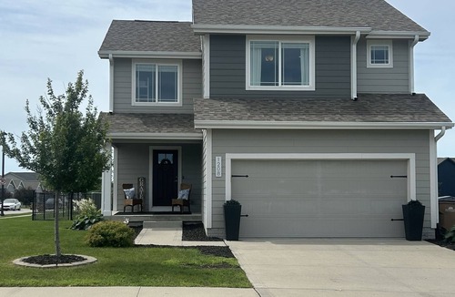 Grimes House | Location, location! Spacious 4-bedroom house in lovely Grimes with WiFi, AC