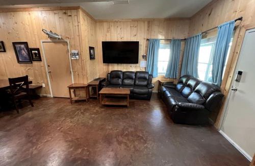 Jacksboro House | Lodge for Adventure Glamping for Families or Large Groups on Lake Godstone, Texas