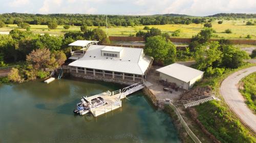 Graham Villa | Lodge on Lake Godstone