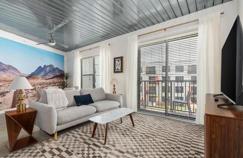 Midtown Apartment | Lodgeur Midtown, Houston - close to Downtown & Texas Medical Center