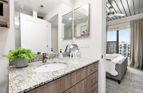 Midtown Apartment | Lodgeur Midtown, Houston - close to Downtown & Texas Medical Center