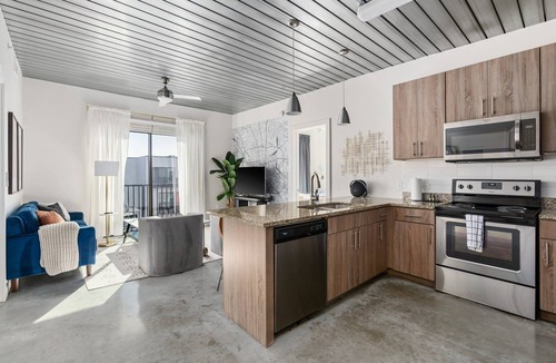 Midtown Apartment | Lodgeur | Plush & bright 2BR loft | Midtown