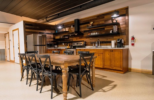 Mound City Apartment | Loess Hills Lodge - Room 4
