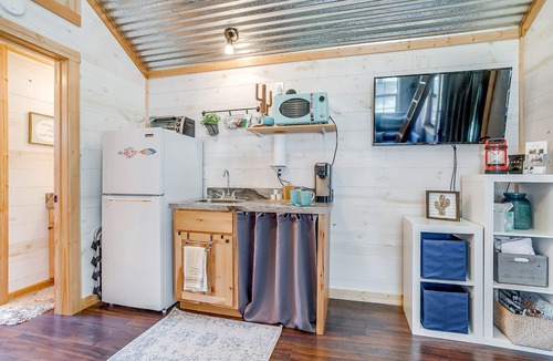 Paluxy Cabin | Loft Cabin with hot tub, fire pit, fishing, hiking