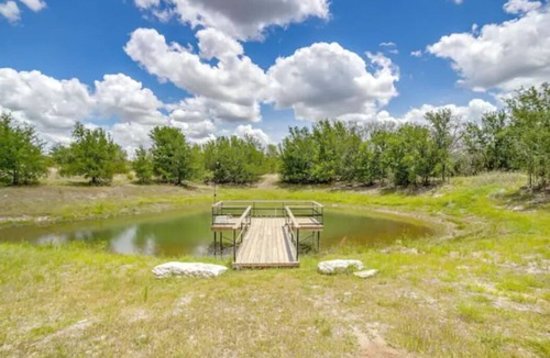 Paluxy Cabin | Loft Cabin with hot tub, fire pit, fishing, hiking
