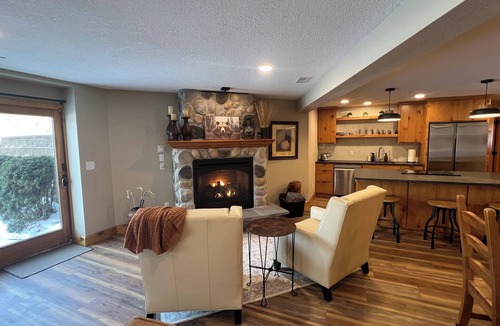 St. Joseph Cottage | Log Bear Den at Dancing Pines Retreat A Luxury Log Home & Pet Friendly.