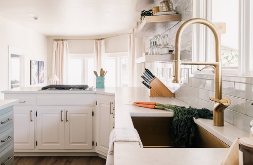 Loveland House | Logan Lakeview Retreat – Lakefront Hot Tub