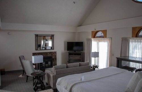 Lone Tree Hotel | Lone Tree Golf Club And Hotel