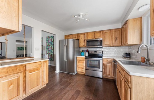 Kiteley Apartment | Longmont board games, beds, and boats - 4BR