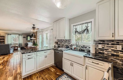 Longmont House | Longmont Gem, Pet & Family Friendly, Home Office, 30 Day
