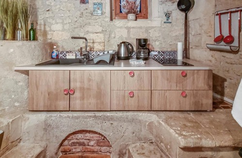 Saint-Sulpice-de-Cognac House | Look forward to a special vacation in charming walls.
