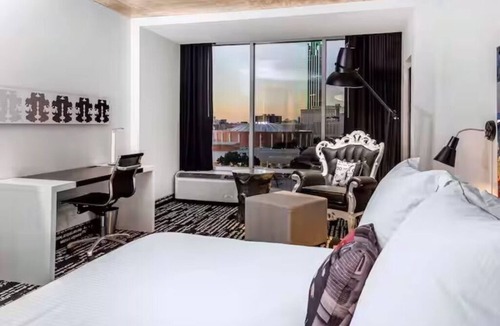 Cedars Hotel | Lorenzo by Hilton | King | City Center 6 Min, Deep Ellum 7 Min | 2 Units