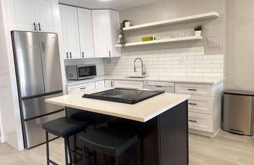 Hale Condo | Lovely 1 bedroom condo near shops & dining!