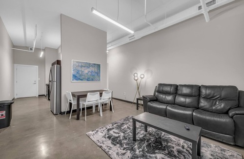 Waldron Apartment | Lovely 1BR KC Stay w/WiFi, Parking & Match Fun