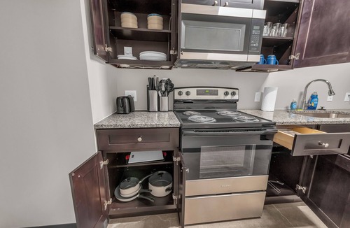 Waldron Apartment | Lovely 1BR KC Stay w/WiFi, Parking & Match Fun