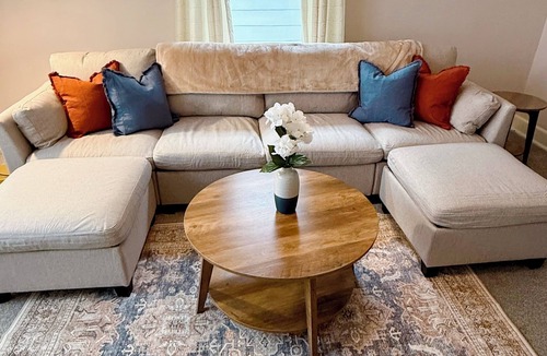 Fort Madison Apartment | Lovely 2-bedroom apartment in historic Fort Madison Park-to-Park district