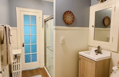 Fort Madison Apartment | Lovely 2-bedroom apartment in historic Fort Madison Park-to-Park district