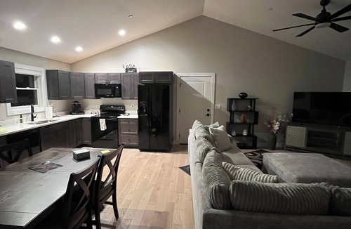Quincy Condo | Lovely 2-bedroom condo in a quiet area of town in charming Quincy Illinois.