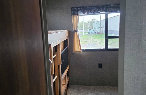 Sergeant Bluff House | Lovely 2-bedroom recreational vehicle with full bath and AC in Sergeant Bluff.