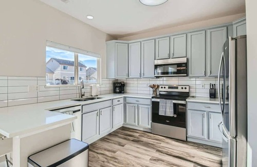 Thornton Hotel | Lovely 3 BDR/3 BA - 20 Min Denver