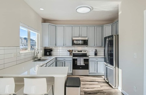 Thornton Hotel | Lovely 3 BDR/3 BA - 20 Min Denver
