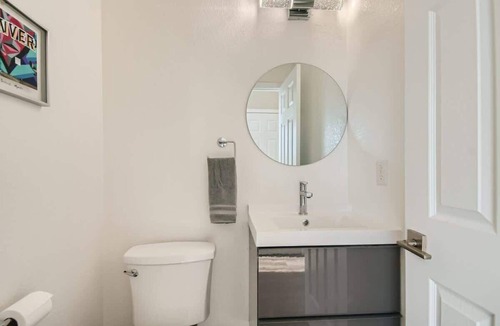 Thornton Hotel | Lovely 3 BDR/3 BA - 20 Min Denver