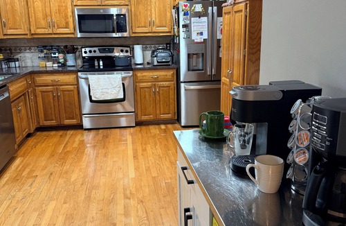 Waldron House | Lovely 4-bedroom house in Kansas City with AC for World Cup visitors only