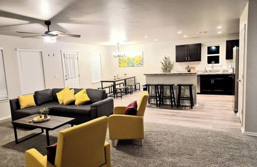 Mustang House | Lovely 4-bedroom house in charming Mustang