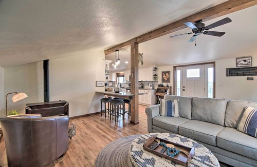 Timnath Apartment | Lovely Barn Loft w/Mountain Views on Horse Estate