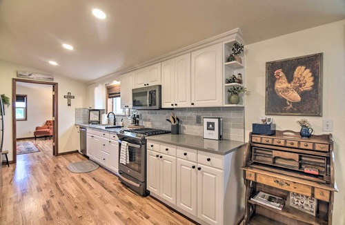Timnath Apartment | Lovely Barn Loft w/Mountain Views on Horse Estate